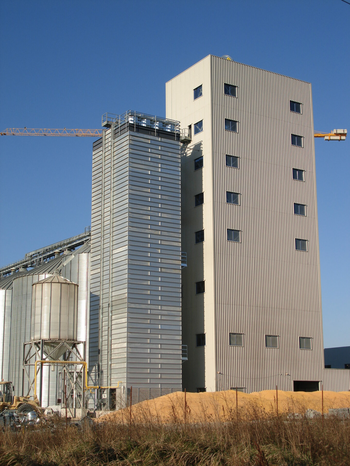 Поточная шахтная зерносушилка с рекуперацией воздуха Strahl 18000FR